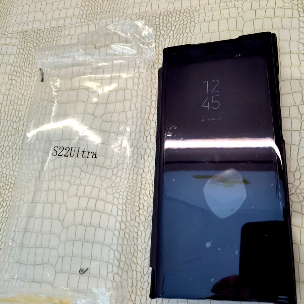 Brand New Unused S-View Digital Display Case for Samsung S22 Ultra.